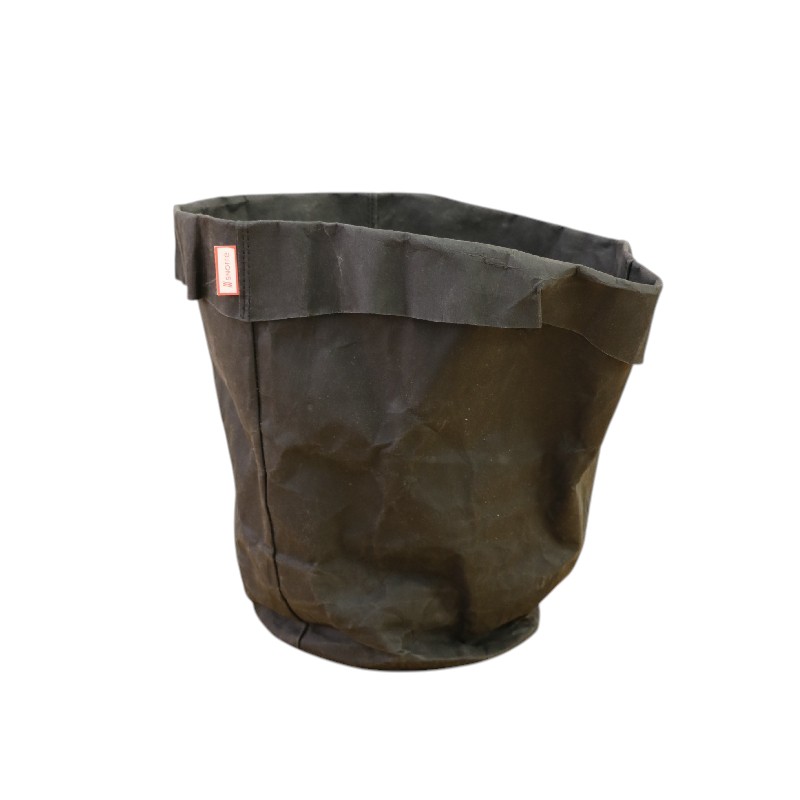 Black plant pot